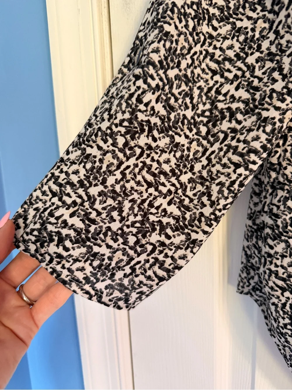 Maurices Black & White Abstract 3/4 Sleeve Women's Top NWOT - Picture 6 of 6